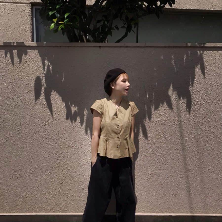 長谷川あやさんのインスタグラム写真 - (長谷川あやInstagram)「🐈🐈🐈 #fashion #ootd #outfit #code #coordinate #style #titivate #titivatestyle #152せんちこーで #ママコーデ @titivatejp #ティティベイト #フレンチスリーブペプラムブラウス ・ ・ ・ あづいぃぃ、、、😩💭 ・  今日は少しのんびり できそうな１日、、、 いい日になりますように🙆‍♀️✨」6月19日 5時39分 - ayasuke_0516