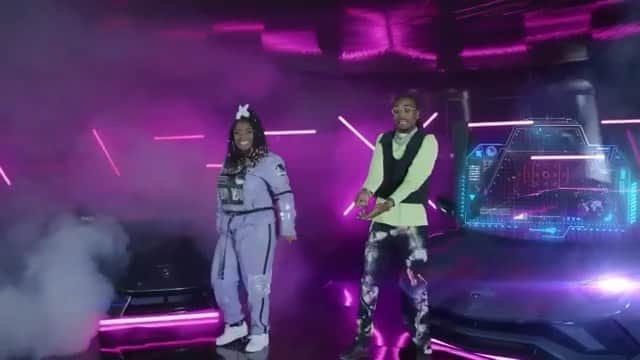 ギャレット・バックストロームのインスタグラム：「‼️“W I N D O W S” is out now‼️ @kamaiyah featuring @tyga X @quavohuncho  This was one of the craziest music videos I have ever worked on without a doubt! Thank you @damien.sandoval for giving me the opportunity to be the assistant director on this video. Link in bio for the full video. ✅🎥🔥」