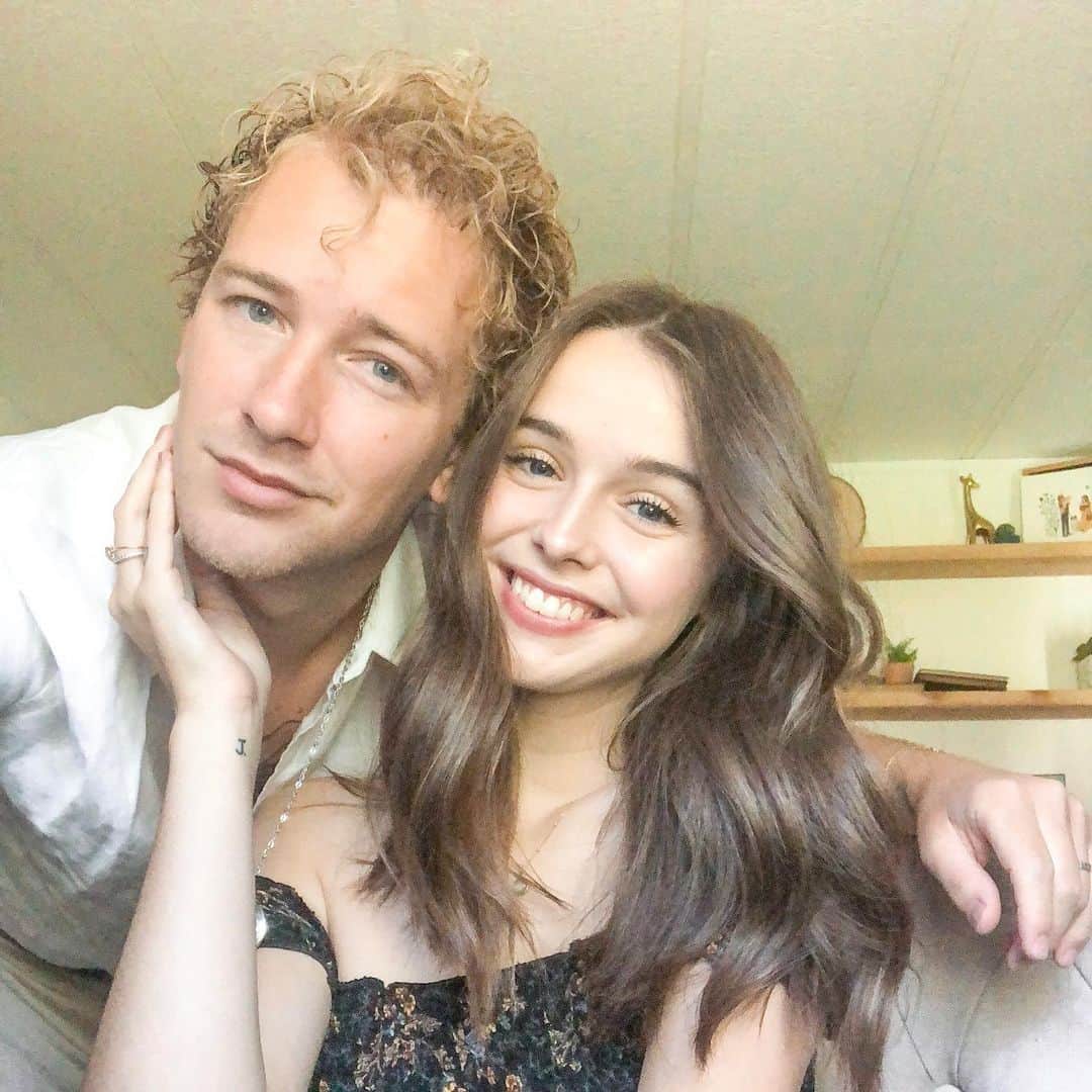 Acacia Brinleyさんのインスタグラム写真 - (Acacia BrinleyInstagram)「To say I’m obsessed is an understatement. @jairusjosephkersey baby, you are so supportive of me & all my new ventures. I’ve never felt so loved. We’re flying high. 🕊 also you’re so hot.」6月19日 6時09分 - acaciakersey