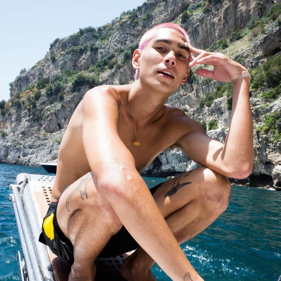 Vogueさんのインスタグラム写真 - (VogueInstagram)「Before they attended @ferragamo's Spring 2020 menswear show in Florence, actor @hero_ft and skateboarder @evanmock (pictured above) headed to the island of Capri for whirlwind getaway that was all about embracing la dolce vita. Tap the link in our bio to see their photo diary from the trip.」6月19日 6時03分 - voguemagazine