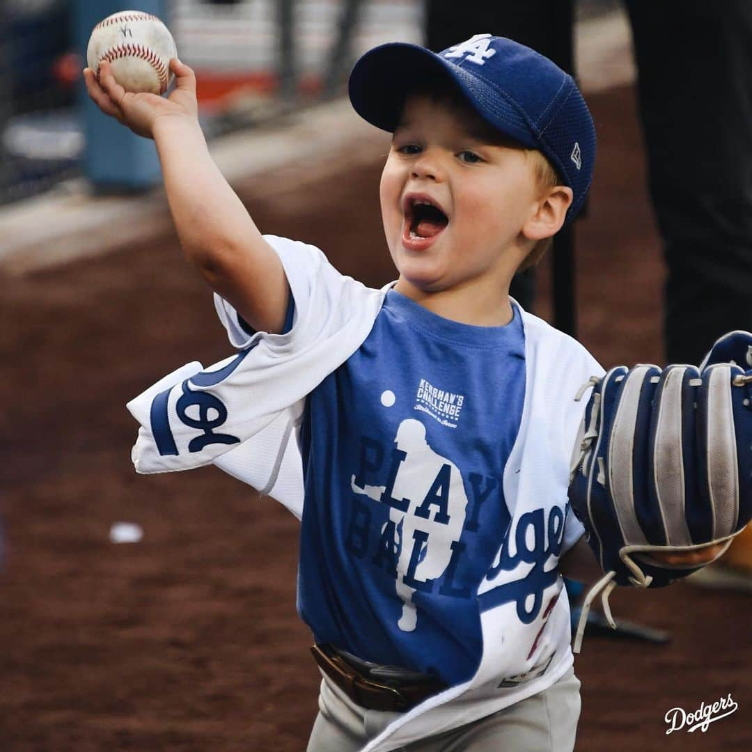 Los Angeles Dodgersさんのインスタグラム写真 - (Los Angeles DodgersInstagram)「‪Just like Dad five years ago.  @claytonkershaw ‬Bobblehead Night presented by Q CELLS. ‬」6月19日 11時42分 - dodgers