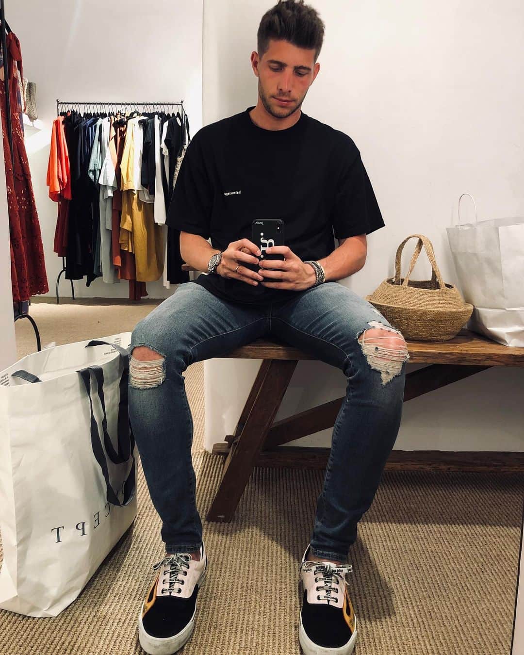 セルジ・ロベルトのインスタグラム：「Late shopping」