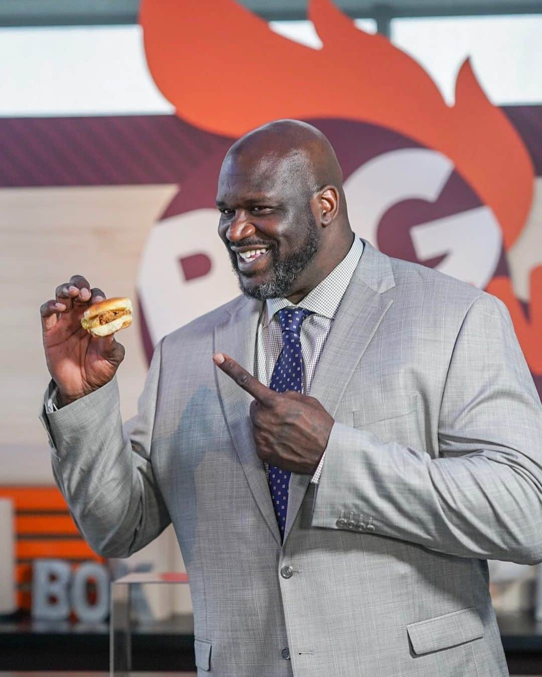 シャキール・オニールさんのインスタグラム写真 - (シャキール・オニールInstagram)「Big day for @BigChickenShaq! Announced with @Carnival that my tasty chicken sandwiches will be on #CarnivalMardiGras when she arrives in 2020! #CruiseIntoSummer #ChooseFun」6月19日 6時35分 - shaq