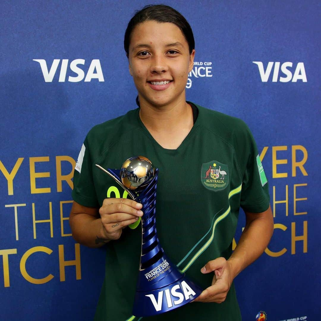 FIFAワールドカップさんのインスタグラム写真 - (FIFAワールドカップInstagram)「Congratulations to 🇦🇺 @samanthakerr20! The #PlayeroftheMatch presented by Visa for #JAMAUS! #FIFAWWC」6月19日 6時42分 - fifaworldcup