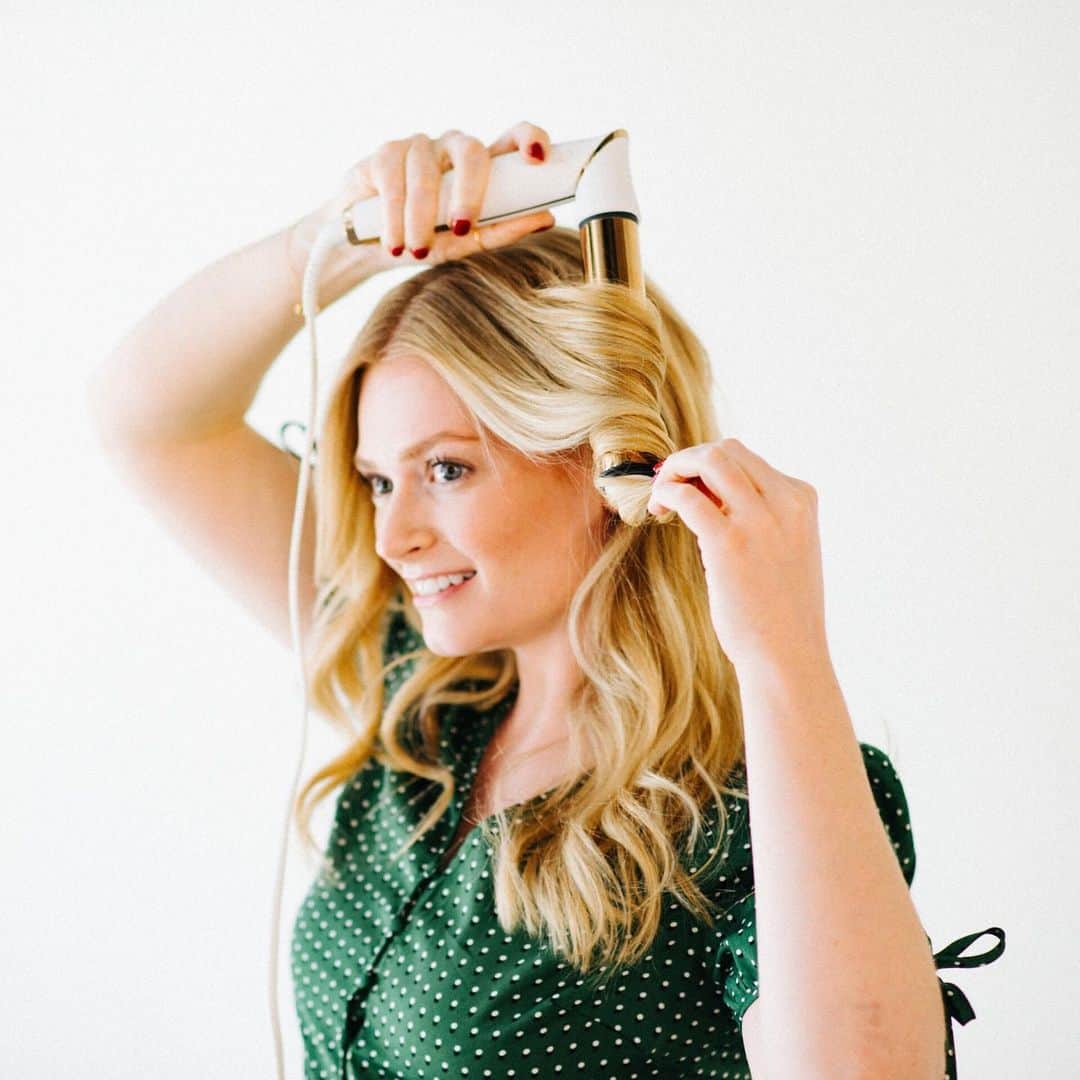 Target Styleのインスタグラム：「Are you a beachy wave or bouncy curl kind of person? Either way, the @kristin_ess wand has got you covered.」