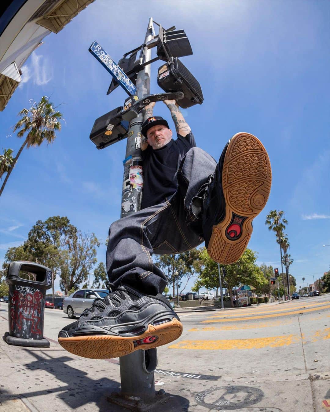 HYPEBEASTさんのインスタグラム写真 - (HYPEBEASTInstagram)「@hypebeastkicks: @thehundreds give us a full look at its upcoming collaboration with @osirisshoes, honoring the D3 silhouette's legacy within the sneaker world with legendary frontman of Limp Bizkit @freddurst modeling the shouette. Look for The Hundreds x Osiris D3 2001 to release on June 20 at select retailers and through @thehundreds’ online store. Photo: @thehundreds」6月19日 7時02分 - hypebeast