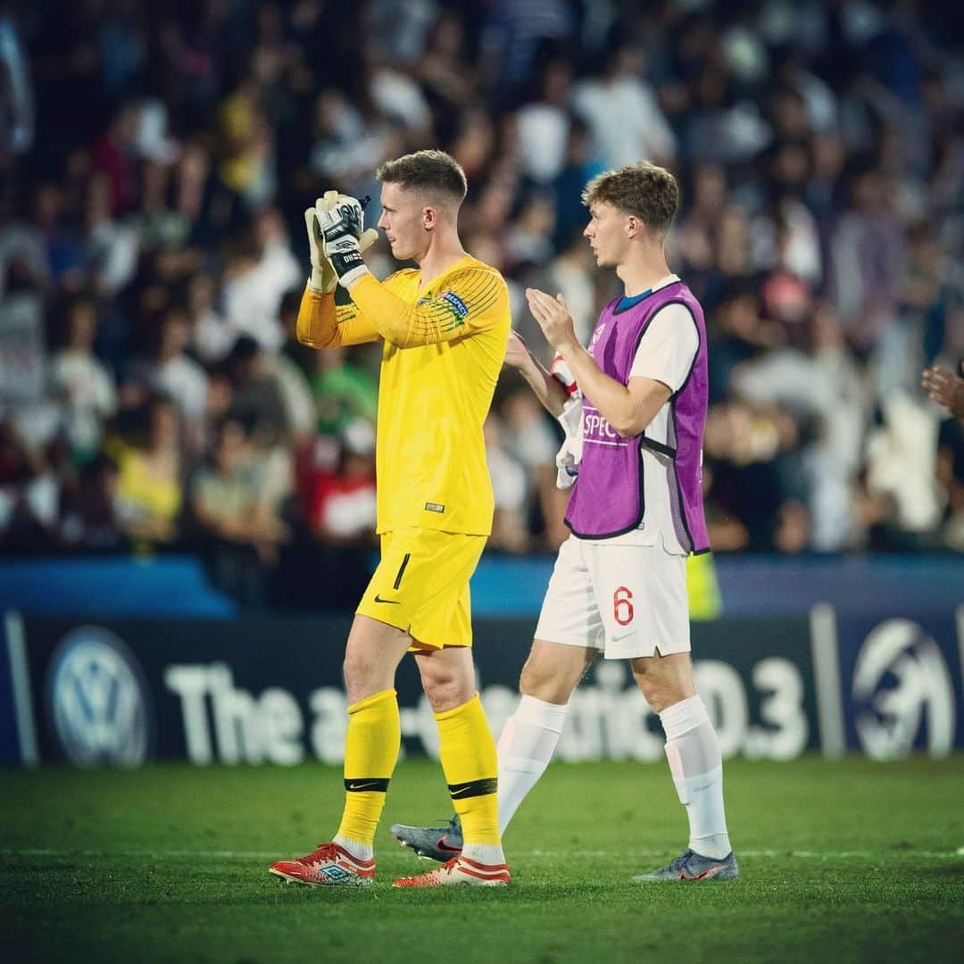 サッカー イングランド代表チームさんのインスタグラム写真 - (サッカー イングランド代表チームInstagram)「Keep your heads up, #YoungLions. You gave it everything 👊」6月19日 7時13分 - england