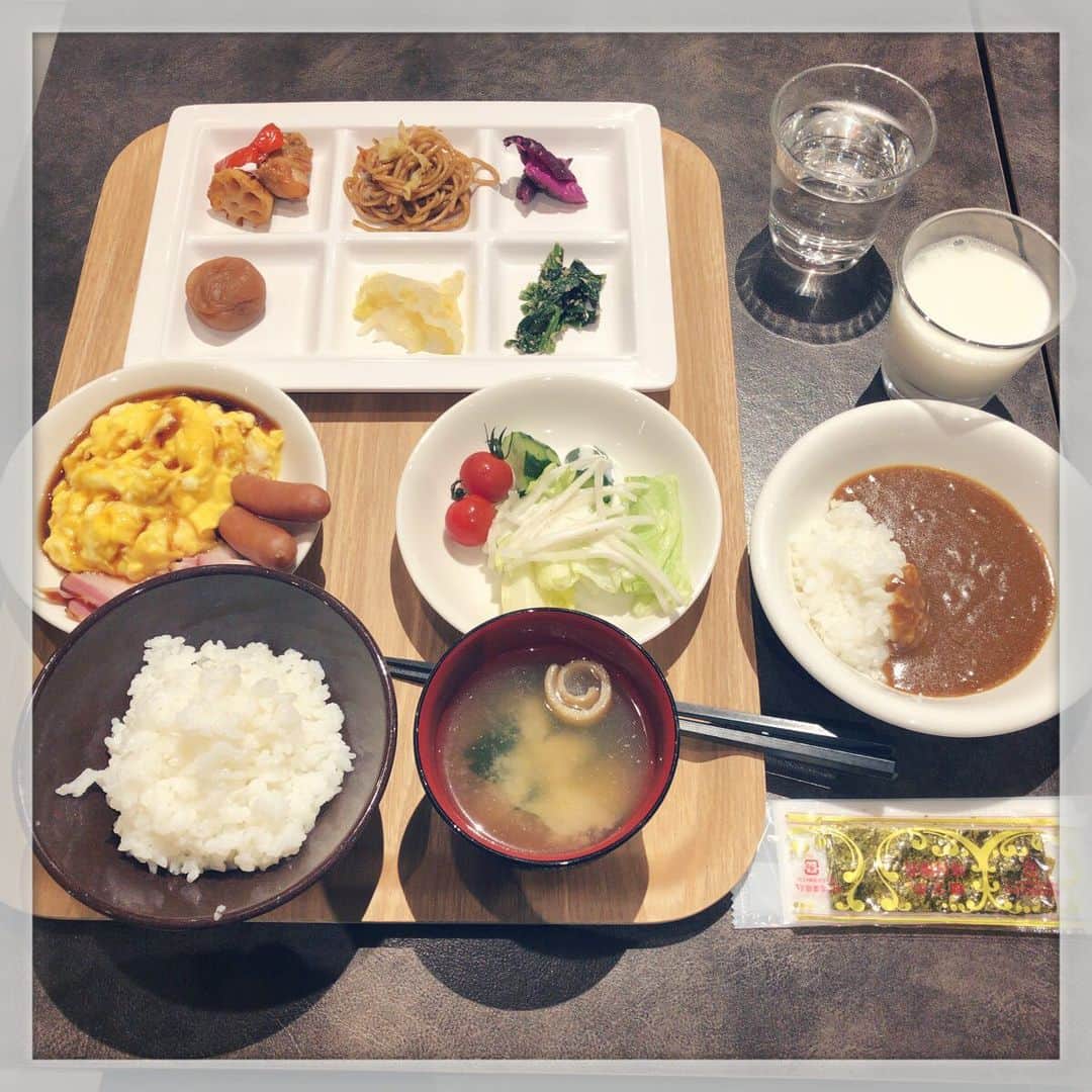 山崎勝之さんのインスタグラム写真 - (山崎勝之Instagram)「アイラブ朝食バイキング♪ ベーコンあった！（隠れちゃってるけど） たこ焼き無かった…。 今日も頑張るぞー！  #I♡朝食バイキング #I♡ベーコン」6月19日 7時15分 - chan_yama