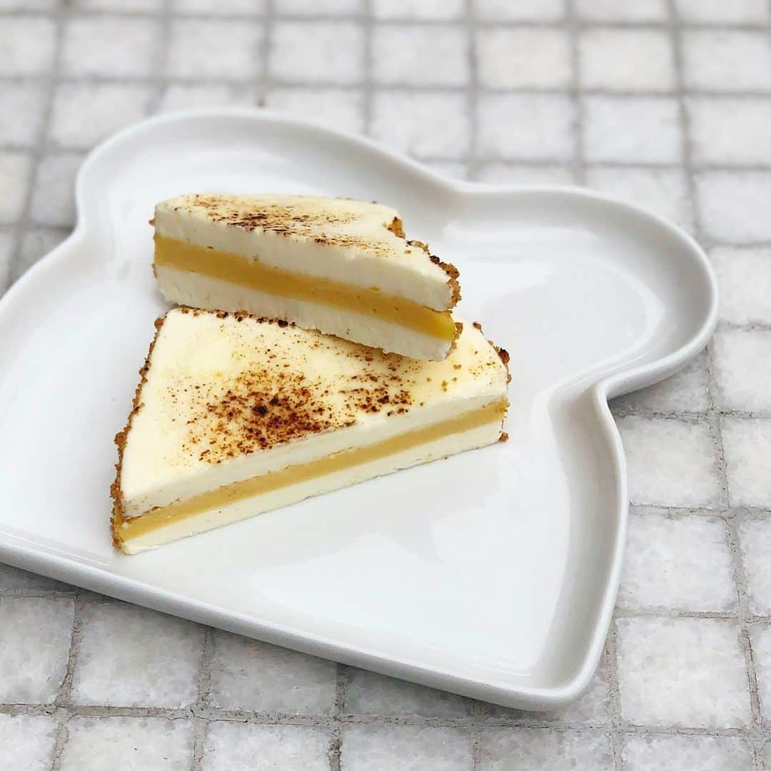 DOMINIQUE ANSEL BAKERYさんのインスタグラム写真 - (DOMINIQUE ANSEL BAKERYInstagram)「“Grilled Cheese” Cheesecake at @189bydominiqueansel, where our new dessert menu is inspired by childhood memories. Made with creamy ricotta cheesecake that’s gently brûléed to order, Meyer lemon curd, and a graham cracker crumble “crust.”」6月19日 7時49分 - dominiqueansel