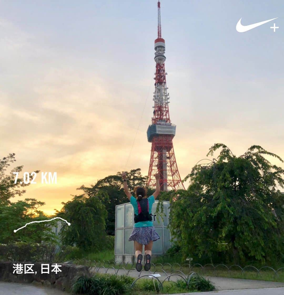 run+さんのインスタグラム写真 - (run+Instagram)「走っててもすぐ分かる #くちなし の甘い香り😍 色鮮やかな #夕焼け😍 #帰宅ランの楽しみ ・ こういう景色、帰るだけじゃ私気付いてないかも？ （いつも帰る駅とは真逆に走ってるので😅） ・ 繊細なレースみたいなネムノキの花、深く甘い香りのくちなし、爽やかで深呼吸したくなるラベンダー、様々な色の紫陽花、そして鮮やかな夕焼け… 沢山の楽しみを感じた #帰宅ラン #写真で伝えたい私の世界 #写ラン ・ #ラン #ランニング #ジョギング #マラソン #ナイキランクラブ #ナイキ #ガーミン #ハシリマスタグラム #走る人 #走るひと #ランニング女子 #初心者ランナー #RUN #running #ゆるラン #街ラン #街RUN #夕方ラン #夜ラン #東京タワーのある景色 #東京タワー #🗼 #夕方 #マジックアワー」6月19日 7時51分 - runplus