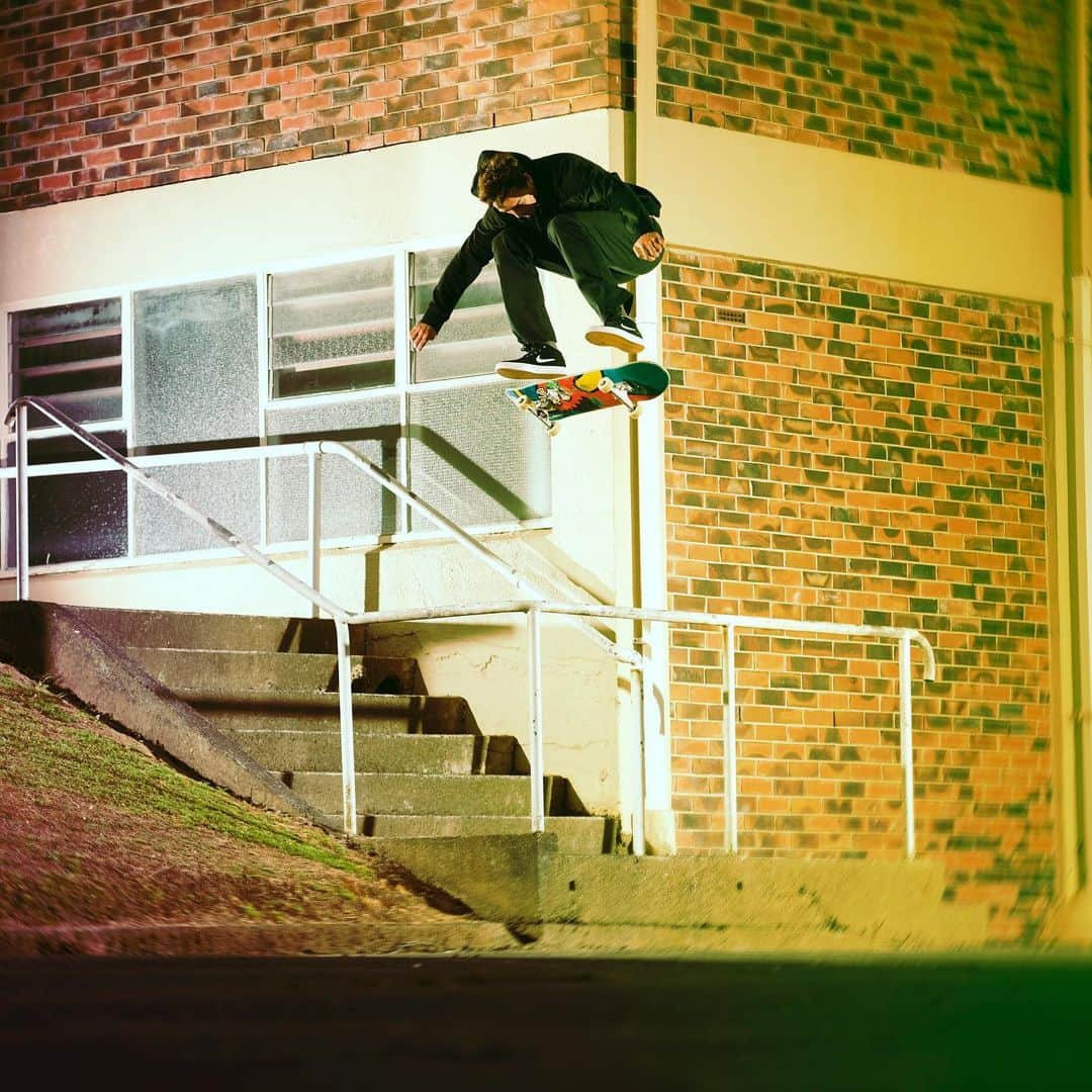 Nike Skateboardingさんのインスタグラム写真 - (Nike SkateboardingInstagram)「The Remastered sole, the Air in the heel, it’s a shoe that’s returned, it’s a new kind of feel.  @blakecarpenter for the Zoom Janoski Mid RM. Out now in skate shops and nike.com.  Switch Heelflip | 📷 @bencolen」6月19日 8時04分 - nikesb