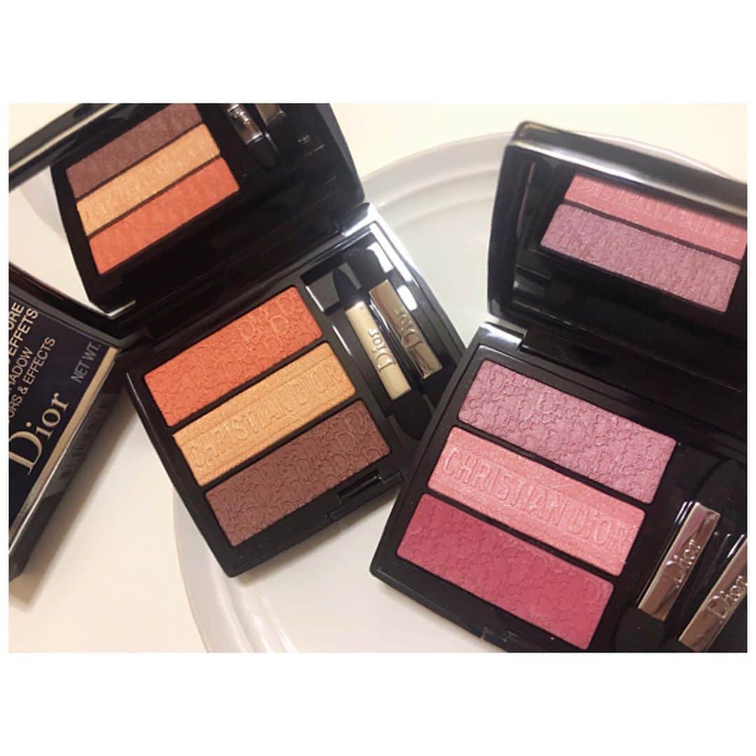 rinaのインスタグラム：「. 6/14に発売された、 @diormakeup #ディオール #トリオブリックパレット . 持っている色味に似てるので スルーしようかと思ったけど… て、事は、大好きな色味ぃぃ！ て、事になりお迎えに🤣笑 . 限定4色の中から、 853 ROSY CANVAS(ピンク) 653 CORAL CANVAS(オレンジ) を、選びました！ . これね、実際見るとなかなかの キラキラ具合で超可愛い✨ 配色は勿論、ロゴの型押しが まあほんと、可愛い🥺💓 まだ店頭にあるかな？ 是非手に取って見てね！ . #dior #diormakeup #makeup #beauty #cosmetics #eyeshadow #ディオールコスメ #限定コスメ #コスメ #メイク #アイシャドウ #アイメイク #モノグラム #デパコス #アイ #ビューティー #化粧品 #化粧 #美容」