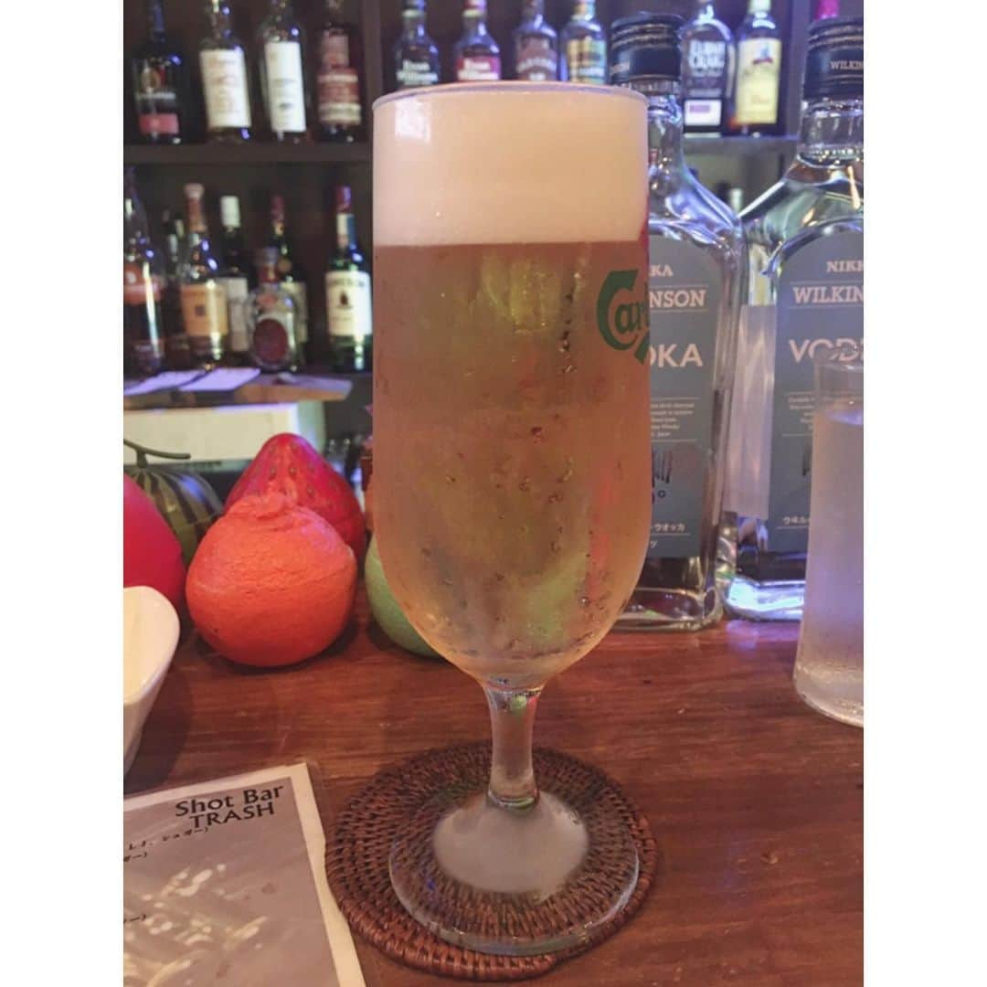 吉良穂乃香さんのインスタグラム写真 - (吉良穂乃香Instagram)「昨日飲んだドックスノーズ。ビールの中にジンのショットを落としたもの。隣の女の人が飲んでて気になったから頼んでみたらめっちゃ美味しかった🍺ビール苦手な女の子も飲めると思うのでおススメ。(でも、度数は高いからお酒強くない子は気をつけて)  #ドックスノーズ」6月19日 8時25分 - _honoka_kira