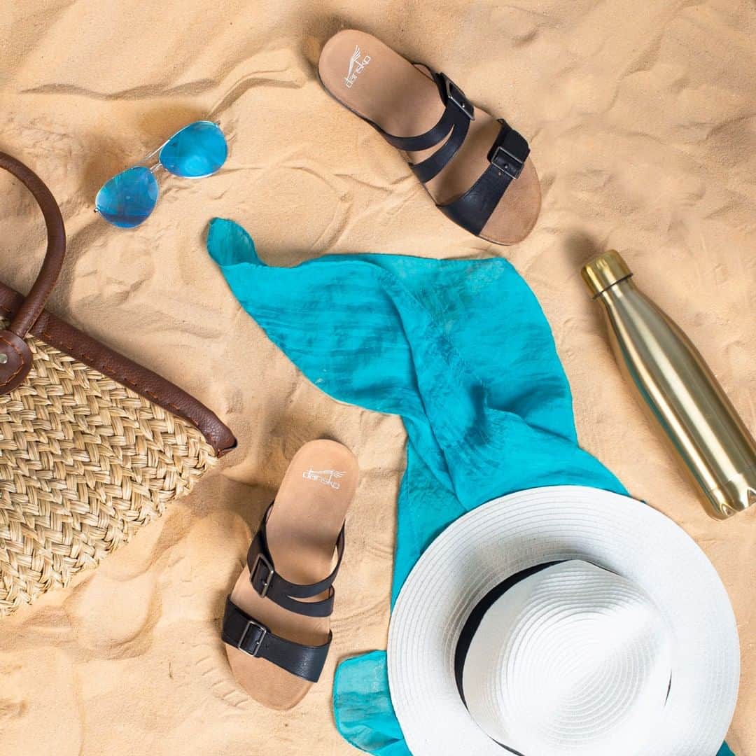 ダンスコのインスタグラム：「The beach is calling. Shop Rosie now at the link in the bio.」