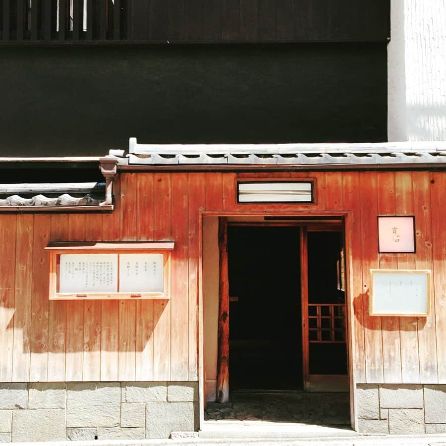 大手小町さんのインスタグラム写真 - (大手小町Instagram)「赤坂見附から徒歩数分。お仕事の打ち合わせで伺いました。和の落ち着いた風情に、気分も穏やかになります。ランチはリーズナブルでしかも美味。赤坂もステキな店が多いですよね。  #otekomachi #大手小町 #赤坂見附 #東京さんぽ #東京散歩 #赤坂ランチ」6月19日 8時46分 - otekomachi