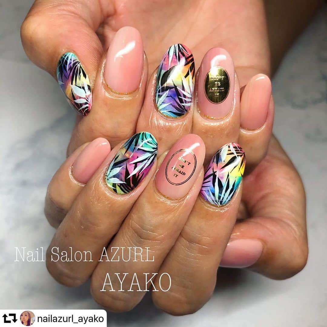 VETRO Tokyoさんのインスタグラム写真 - (VETRO TokyoInstagram)「#repost @nailazurl_ayako ・・・ #ビーチフォリア 🌿  ブラシワーク必須なこちらのアート💁‍♀️ 夏にはやっぱり人気✨ 7/25(木)開催の名古屋レッスンセミナーでもブラシワークコースでレッスン致します✨ #名古屋レッスンセミナー ↑ こちらから詳細ご確認くださいませ😆 残席わずかとなっております💕  #AZURL#nail#nailsalon#nailart#gel#gelnail#naildesign#gelart#アズール#ネイル#ジェル#VETRO#ベトロ#ベラフォーマ#Bellaforma#ネイル#ネイルアート#ジェル#アート#ファッション#デザイン#ネイルデザイン#岩手#奥州市#奥州市ネイルサロン#美甲#パープルネイル#水沢  #カラフルネイル」6月19日 8時50分 - vetro_tokyo