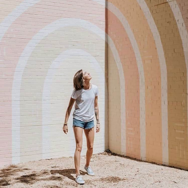 シービーズのインスタグラム：「That ✨✨✨ light, starring @sarahssummit in our Monterey Sneaker Standard in Starlight.」