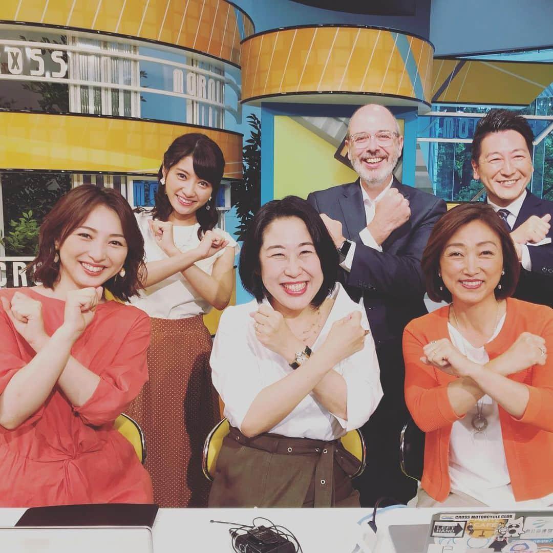 田中ウルヴェ京さんのインスタグラム写真 - (田中ウルヴェ京Instagram)「今朝はモーニングCROSSでした。 今日はこれからラジオ収録4本分です。その間に、ちょっと泳ぎにも行きたいが今日はムリかなあー。  I did a commentator for Tokyo MX morning news show. Woke up really early for this show.😅😅😅」6月19日 8時52分 - miyako.tanaka.oulevey