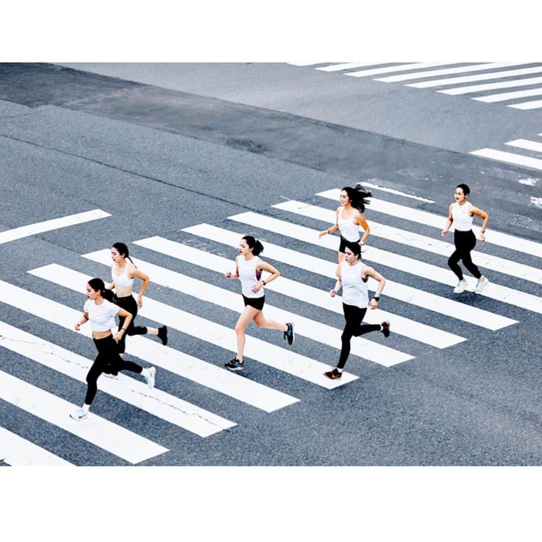 福内櫻子さんのインスタグラム写真 - (福内櫻子Instagram)「@womenshealthjp  running team “NAKED”が始動！ 私と @runrika_ で ランニングを通じて強い心をもった女性が活躍できる場所があったらいいね。という想いから、 @womenshealthjp さんに伝えたところ、このチームができました。 “NAKED”は「ありのままの自分」という意味。 自分らしさとそれぞれランニングに強い想いを持ったメンバーが集まりました。 . . まだランニングに挑戦してない方！ ランニング続かないの。 そんな方々のキッカケになれるといいなと思います！ . 一人じゃないから頑張れたり 挑戦してみるから楽しかったり 一歩変わるキッカケになったり。 ランニングを通して 何を得ることができるか。 そういった想いも皆んなで共有して伝えていきますので ぜひ記事をチェックしてくださいね🔥✨ . . もちろん、どなたでも参加できる練習会も開催予定ですので 楽しみにしててください✨ . . 詳しい今回の記事については https://womenshealth-jp.com/a-fitness-runningclub-naked-20190618/  こちらに載っています！ ぜひチェックしてみて！」6月19日 8時54分 - sakurako_fukuuchi