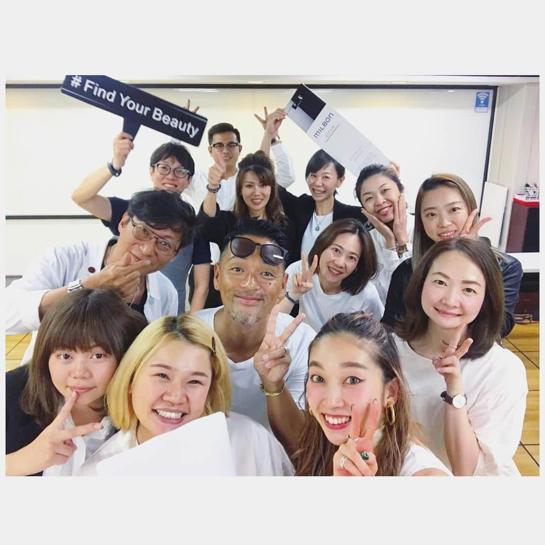 久保山香奈さんのインスタグラム写真 - (久保山香奈Instagram)「. 2日目台中ありがとうございました🥳❤️今日で最後💭いいものにできるように頑張ります！💕 #台湾#台中#ミルボン#MILBON#GLOBALMILBON#globalmilbon」6月19日 9時00分 - kaaana227