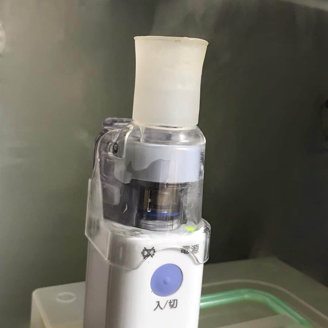 水木一郎さんのインスタグラム写真 - (水木一郎Instagram)「喉のケアに昔から使っているアイテム。ちょっとお高いけど風邪予防にも良いＺ! OMRONのMICRO-A・T・R 液体の薬は耳鼻咽喉科の先生に相談すると良いかもです。 #omron  #吸入器  #喉ケア  #水木一郎  #ichiromizuki」6月19日 9時13分 - ichiromizuki