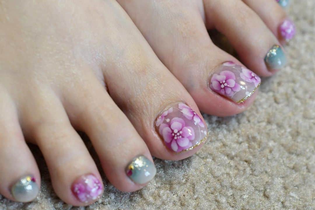 Yuka Maeda ::manicurelistのインスタグラム：「. . 大阪市北区 梅田.中崎町.駅から徒歩7分🚶‍♀️ CADENAS nail eyelash  マツエクアカウント @cadenaseyelash LINE:@ cadenas 🆔検索🙋‍♀️ tel:06-4792-8617. cadenas.nail@gmail.com. . #ネイル #ジェルアート #大人かわいい #梅田ネイル #堂山町 #大人ネイル #個性派ネイル #クリアネイル #ジェルネイル #nail #notd #ニュアンスネイル #instanail #ワンカラー #春ネイル  #ネイルデザイン #ongels #美甲 #osaka  #ジェルデザイン #cadenas #指甲 #spring #Insatnails #fashion #シアーネイル #うる艶ネイル #トレンドネイル  #フットネイル #フットネイルデザイン」