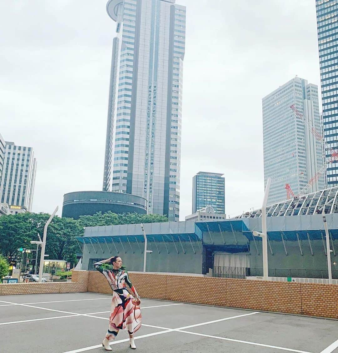 UPLINK film distributionさんのインスタグラム写真 - (UPLINK film distributionInstagram)「❤️❤️❤️#Repost @johnnygweir ・・・ 6.2019 Tokyo | The world is big so, go bigger. | #japan #travel #isseymiyake」6月19日 9時21分 - uplink_film