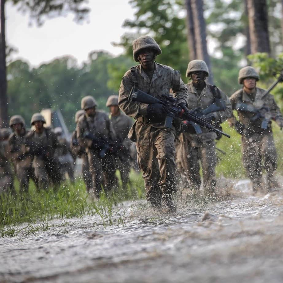 アメリカ海兵隊さんのインスタグラム写真 - (アメリカ海兵隊Instagram)「Splash Bros  Recruits with Alpha Company participate in the Crucible at @mcrdparrisisland June 14, 2019. The Crucible is a 54-hour culminating event that requires recruits to work as a team and overcome challenges in order to earn the title United States Marine. (U.S. Marine Corps photo by Sgt. Dana Beesley)  #Bootcamp #USMC #MarineCorps #MCRD #ParrisIsland」6月19日 20時48分 - marines