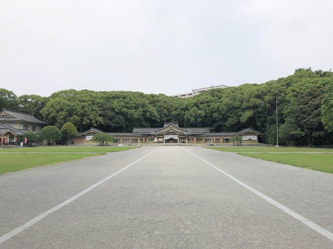 山口託矢さんのインスタグラム写真 - (山口託矢Instagram)「#護国神社 #本殿 #初参拝  #神社 #神社巡り #趣味 #福岡  #いつも横通るけど初めて行った #広すぎて圧倒された😳」6月19日 19時18分 - taku_ya_maguchi