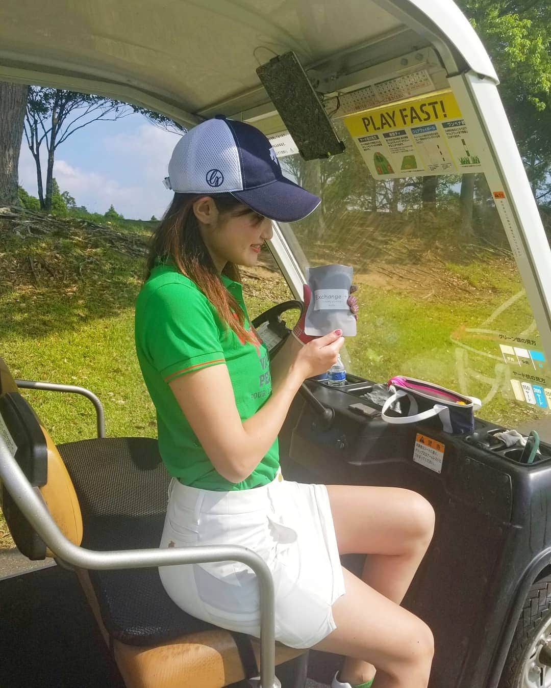 のインスタグラム：「夏に向けて本格的に肌改善はじめました！  最近気になる肌荒れ改善に肌改善サプリExchange+を一日一粒飲み続けてます。 しわ、くすみ、たるみ、シミなどの肌トラブルを身体の内側から改善サポートしてくれるみたいなので経過を見ていきたいと思います✨ #nature#美人林#vscocam#サプリ#サプリメント#サプリメント生活#プラセンタ#プラセンタサプリ#馬プラセンタ#水素#水素サプリ#水素生活#水素カプセル#水素生活 #水素カプセル #シリカ #シリカハイドライドパウダー #ヘルシーライフ #ライフスタイル #活性酸素 #アンチエイジング #エイジングケア #デトックス #デトックスサプリ #PR」