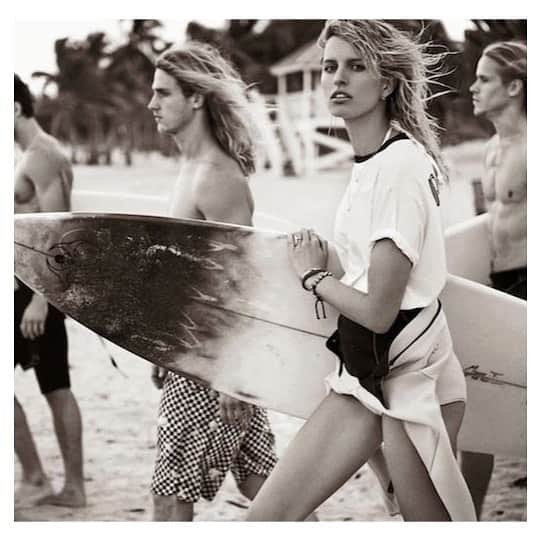 カロリナ・クルコヴァさんのインスタグラム写真 - (カロリナ・クルコヴァInstagram)「#BeachBabe Do you like surf? 🏄🏼‍♀️ @voguespain June 2014 🔥 #fotographer @giampaolosgura #vogue #editorials #KK 💚」6月19日 19時21分 - karolinakurkova
