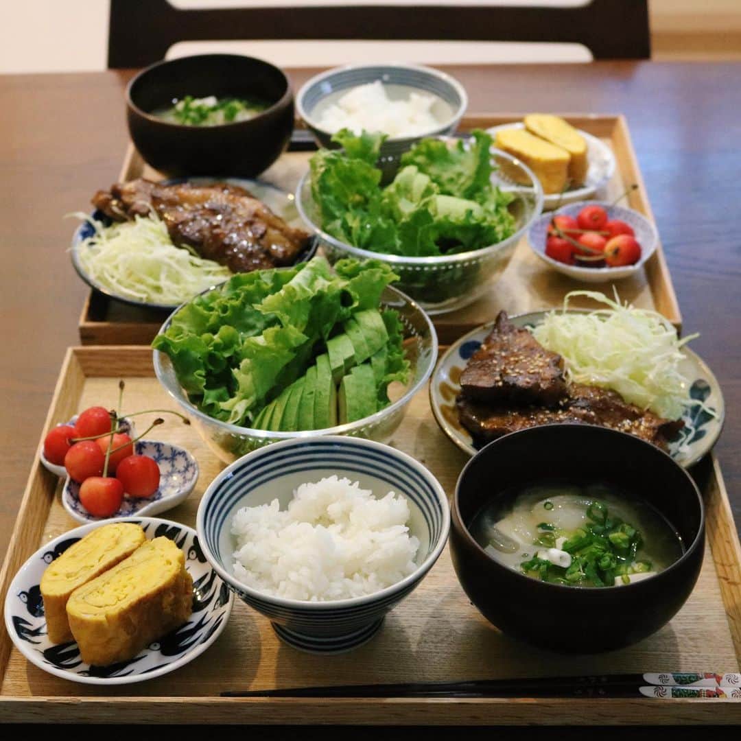 ゆかり/yukariのインスタグラム：「最近の夜ごはんたち 最近、もっと生活をシンプルにしたいなぁという欲があります。 * * * #おうちごはん #うちごはん #晩ごはん #夜ごはん #夕食 #料理 #手料理 #食卓 #自炊 #家庭料理 #料理好きな人と繋がりたい #暮らし #テーブルコーディネート #おうちごはんLover #food #japanesefood #foodpic #料理記録 #和食 #今日の晩御飯 #今日の夕食 #ていねいな暮らし」