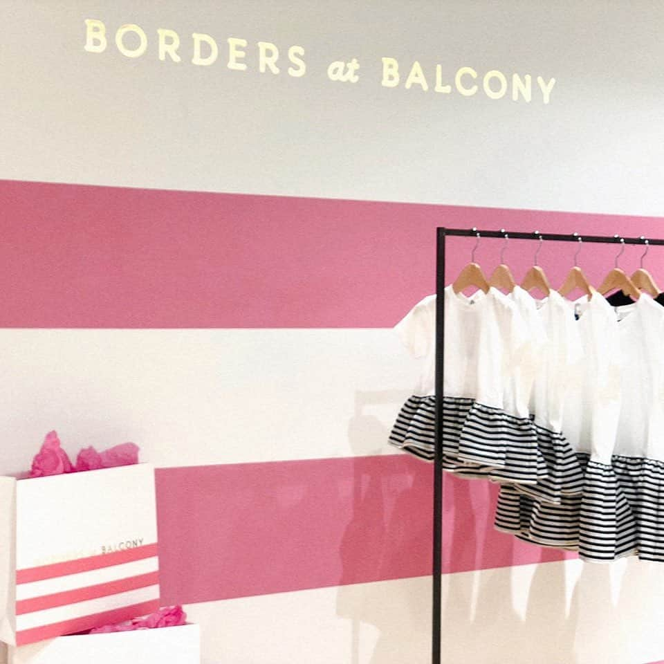 BORDERS at BALCONYさんのインスタグラム写真 - (BORDERS at BALCONYInstagram)「@bordersatbalcony_official の初めての自主 #popup が無事に始まりました‼  朝から沢山の方にご来店いただき、本当に感謝です‼  #名古屋高島屋 での #popup は 6/27㈭までやりますので、皆様是非遊びにきてください‼  #柴田は金曜日の夜に入店する予定です #限定商品はまだありますので、仕事が終わったらに来てくださいね #ピンクのショッパーがとても可愛いです #子供ペプラムteeもございます #Instaliveも金曜日にやります ﻿」6月19日 19時32分 - bordersatbalcony_official