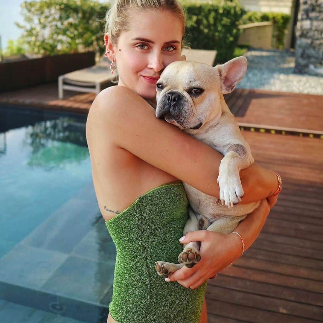 Blonde Saladさんのインスタグラム写真 - (Blonde SaladInstagram)「TO EACH IT-GIRL, HER PUPPY🐶 Meet the super famous four-legged friends of some of our fav muses❤️ AND REMEMBER to bring your fluffy puppies with you this summer!  #theblondesalad #puppies #friends #allies #fluffy #pets #celeb」6月19日 19時43分 - theblondesalad
