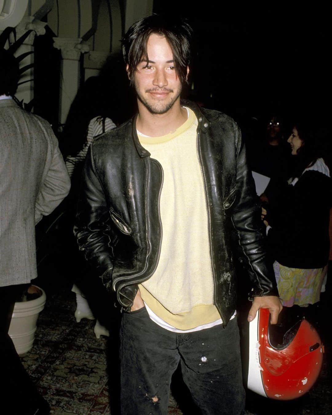 Vogue Australiaさんのインスタグラム写真 - (Vogue AustraliaInstagram)「Long before the term hipster was used to describe the trend that now sees attitudes of nonchalance and cool indifference overpower wardrobes, #KeanuReeves had the scene on lock. With his washed denim, leather jacket and token motorcycle helmet, either perched atop his shaggy brunette crop, or not far out of reach, we're calling it: Reeves was the original hipster. Vogue looks back at the evolution of the Canadian-American icons’s rockstar style in the bio link 📷 Getty Images」6月19日 19時52分 - vogueaustralia