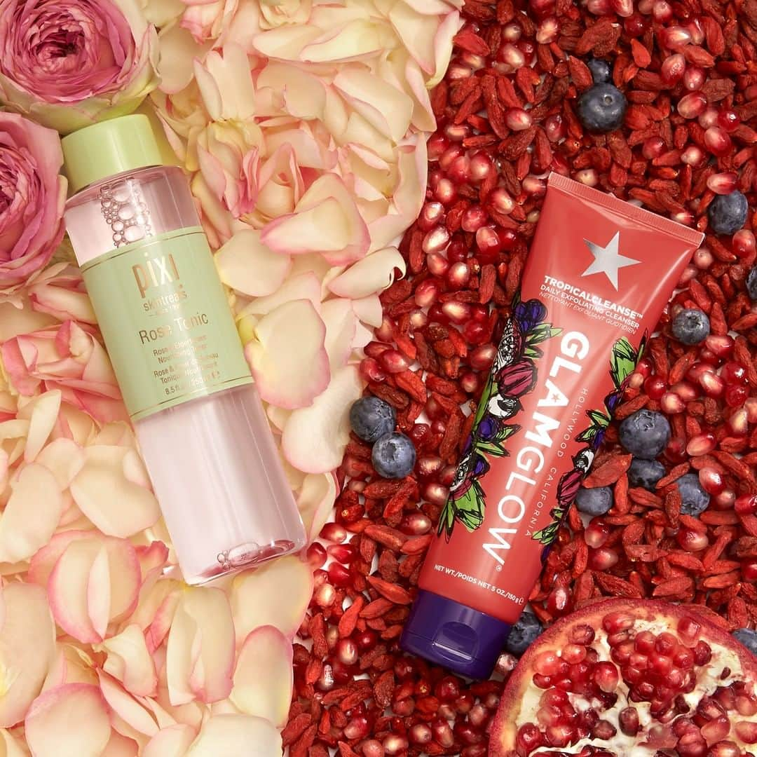 セフォラさんのインスタグラム写真 - (セフォラInstagram)「💆‍♀ SKINCARE BATTLE 💆‍♀ Pour prendre soin de votre peau, vous êtes plutôt : Team Rose @pixibeauty 🌷 ou Team Berries @glamglowfrance 🍒 ?  #SephoraFrance #SephoraSuperIngredients」6月19日 19時46分 - sephorafrance