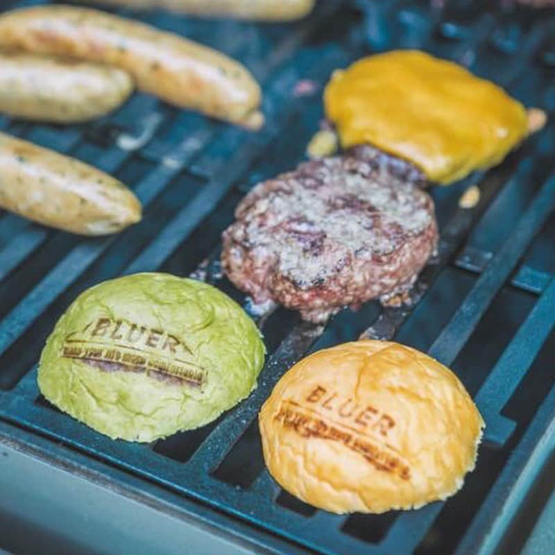 BLUER®︎ -ブルーアーさんのインスタグラム写真 - (BLUER®︎ -ブルーアーInstagram)「【Vegetable and Fruit BUNS】 ・ BBQにて、、、🍖 野菜とお肉、チーズをたっぷり挟んでチーズバーガーに🤤🍔 ・ ・ 野菜やフルーツが練り込まれカラフルになったバンズ🥖 みなさんはなにをはさみますか🤩？ ・ ・ ・ BLUER®︎ -🇯🇵🇺🇸 🌐Play in on our planet 地球を遊ぼう ___________________________ 【Online shop】 ☞ @bluer.tokyo プロフィールから http://bluer.shop-pro.jp ☎︎お電話での通販も承ります。 ・ 【お問合せ】 BLUER INC. 株式会社ブルアー ☎︎ 050-1532-3647（お客様サポート） (☎︎購入可 pm1-6 平日only) ✉️shopping@bluer.co.jp ___________________________  #bluer #bluerco  #slowstyle #madeinjapan #surf #beach #天然酵母パン #無添加」6月19日 19時45分 - bluer.tokyo