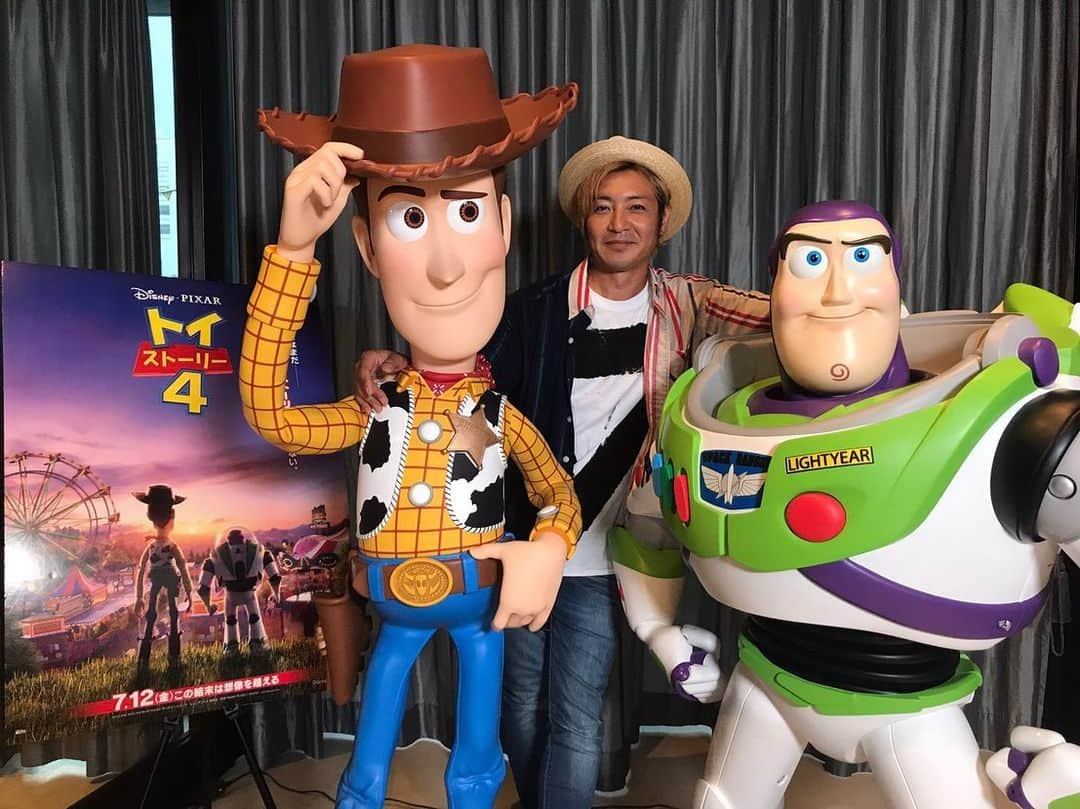 つるの剛士さんのインスタグラム写真 - (つるの剛士Instagram)「"TOYSTORY3"から9年ぶりの新作、 "TOYSTORY4"。 試写会にて、いち早く。  笑った。泣いた。  子供達にはもちろん、  是非オトナに見て欲しい。  7月12日全国公開されたら、 また映画館で観に行きます。  感動冷め止まぬ。 これ以上は言えぬ。  とにかく素晴らしかった!! …  #toystory4 #disney #pixar #トイストーリー4 #ウッディ #バズライトイヤー #新キャラ最高 #フォーキー」6月19日 19時47分 - takeshi__tsuruno