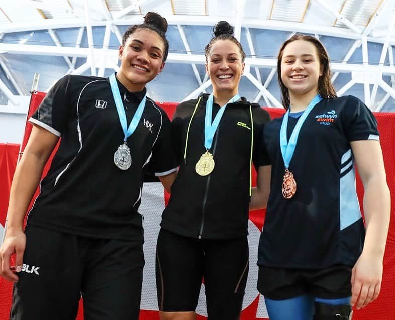 Sophie Pascoeさんのインスタグラム写真 - (Sophie PascoeInstagram)「Love sharing the podium with these gals! Solid swim in the 200 I.M tonight taking out the gold, only splits off my PB time. Bit to work on towards Worlds, but It’s a good feeling to be consistent in this event over the past couple months! 💥 #aonnzopenchamps2019 #swimming #gold #roadtotokyo」6月19日 19時47分 - sophpascoe1