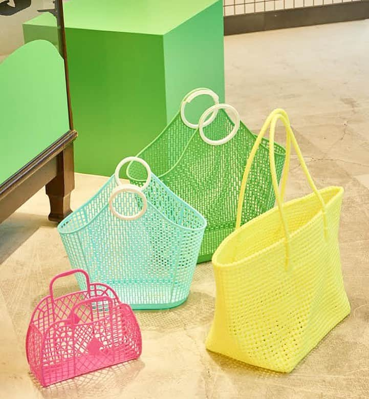 CITYSHOPさんのインスタグラム写真 - (CITYSHOPInstagram)「COLOR, COLOR, COLOR!!! 💚💠💛🧡🛍 . . tote bag(yellow) #langdon others #sunjellies  __________________________ #CITYSHOP #nyc #Shibuya #Shinjuku #TOKYO  #FASHION #FOOD #CULTURE」6月19日 20時00分 - cityshop.tokyo