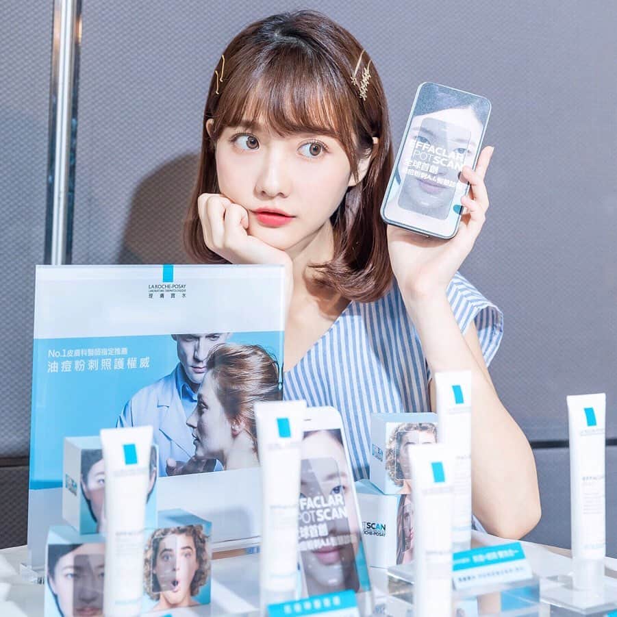 Ninaさんのインスタグラム写真 - (NinaInstagram)「#文末抽獎🎁 大家最常有困擾的就是：有粉刺跟痘痘該怎麼辦才好呢？ 這次我去參加了理膚寶水的新品發表會 完全就是油痘粉刺的救星！！ / 這次#理膚寶水 新出了 #淨痘無瑕極效精華（潤色版） 油性瑕疵肌、痘痘肌、敏感肌都可以使用 裡面有添加專利溫泉萃取因子、水楊酸等等 不只可以調節油痘粉刺，還有輕薄的遮瑕效果 算是CP值很高的一款產品！！！ / 再來是粉刺的救星 #淨透煥膚極效精華K+ 給油性、毛孔粗大、粉刺還有皮脂分泌旺盛的問題 他可以加速角質代謝、抗氧化跟調理油脂分泌，達到溫和有效的去除粉刺+緊緻毛孔 因為我是鼻翼粉刺比較多的人，所以這支我每晚都塗😆👍🏻 / 再來是理膚寶水首創的 #油痘粉刺AI智慧診斷 只要開啟網址自拍正臉/左側臉/右側臉 系統就會演算分析你目前的油痘粉刺 還會根據你的狀況提供最適合你的保養方式 是不是非常厲害呀🤤 大家也趕快上滑限動 去檢測看看你們的痘痘粉刺狀況吧❤ #皮膚科醫師指定推薦NO1 / 今天要來送小禮物🎁 只要按此篇❤並ᴛᴀɢ二位好友留言分享「自己有什麼油痘粉刺困擾？」 6/22抽出來五位幸運的人🎉」6月19日 20時00分 - ninaxxya