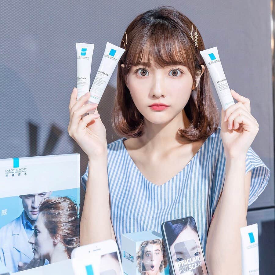 Ninaさんのインスタグラム写真 - (NinaInstagram)「#文末抽獎🎁 大家最常有困擾的就是：有粉刺跟痘痘該怎麼辦才好呢？ 這次我去參加了理膚寶水的新品發表會 完全就是油痘粉刺的救星！！ / 這次#理膚寶水 新出了 #淨痘無瑕極效精華（潤色版） 油性瑕疵肌、痘痘肌、敏感肌都可以使用 裡面有添加專利溫泉萃取因子、水楊酸等等 不只可以調節油痘粉刺，還有輕薄的遮瑕效果 算是CP值很高的一款產品！！！ / 再來是粉刺的救星 #淨透煥膚極效精華K+ 給油性、毛孔粗大、粉刺還有皮脂分泌旺盛的問題 他可以加速角質代謝、抗氧化跟調理油脂分泌，達到溫和有效的去除粉刺+緊緻毛孔 因為我是鼻翼粉刺比較多的人，所以這支我每晚都塗😆👍🏻 / 再來是理膚寶水首創的 #油痘粉刺AI智慧診斷 只要開啟網址自拍正臉/左側臉/右側臉 系統就會演算分析你目前的油痘粉刺 還會根據你的狀況提供最適合你的保養方式 是不是非常厲害呀🤤 大家也趕快上滑限動 去檢測看看你們的痘痘粉刺狀況吧❤ #皮膚科醫師指定推薦NO1 / 今天要來送小禮物🎁 只要按此篇❤並ᴛᴀɢ二位好友留言分享「自己有什麼油痘粉刺困擾？」 6/22抽出來五位幸運的人🎉」6月19日 20時00分 - ninaxxya
