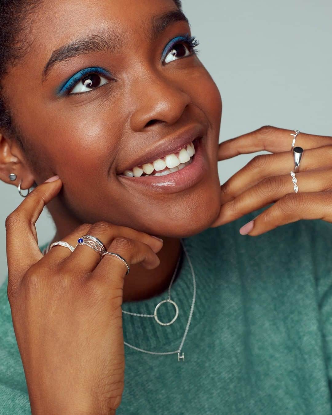 アクセサライズのインスタグラム：「Make them starstruck with glowing crystals, set in classic sterling silver ✨. From simple pendants to stacking rings, our Sterling Silver collection is a breath of fresh air.  Tap the link in the bio to shop the collection now.  #Accessorize #SterlingSilver #jewellery」