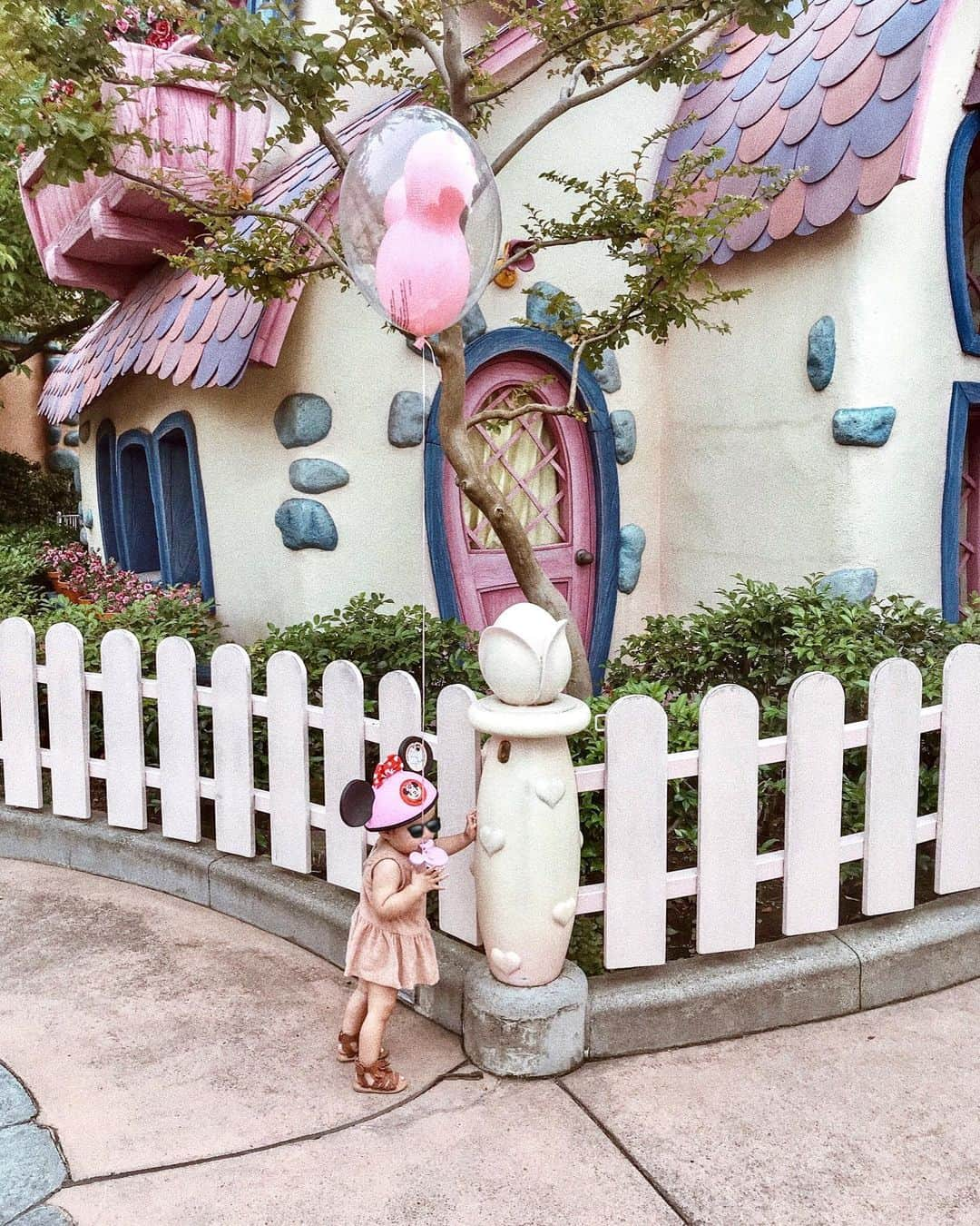 岡田美季さんのインスタグラム写真 - (岡田美季Instagram)「かわいい💕👶🎀🎈💗 #親バカ #disney #ディズニーランド #女の子ベビー #生後11ヶ月」6月19日 19時53分 - mikiokada0225