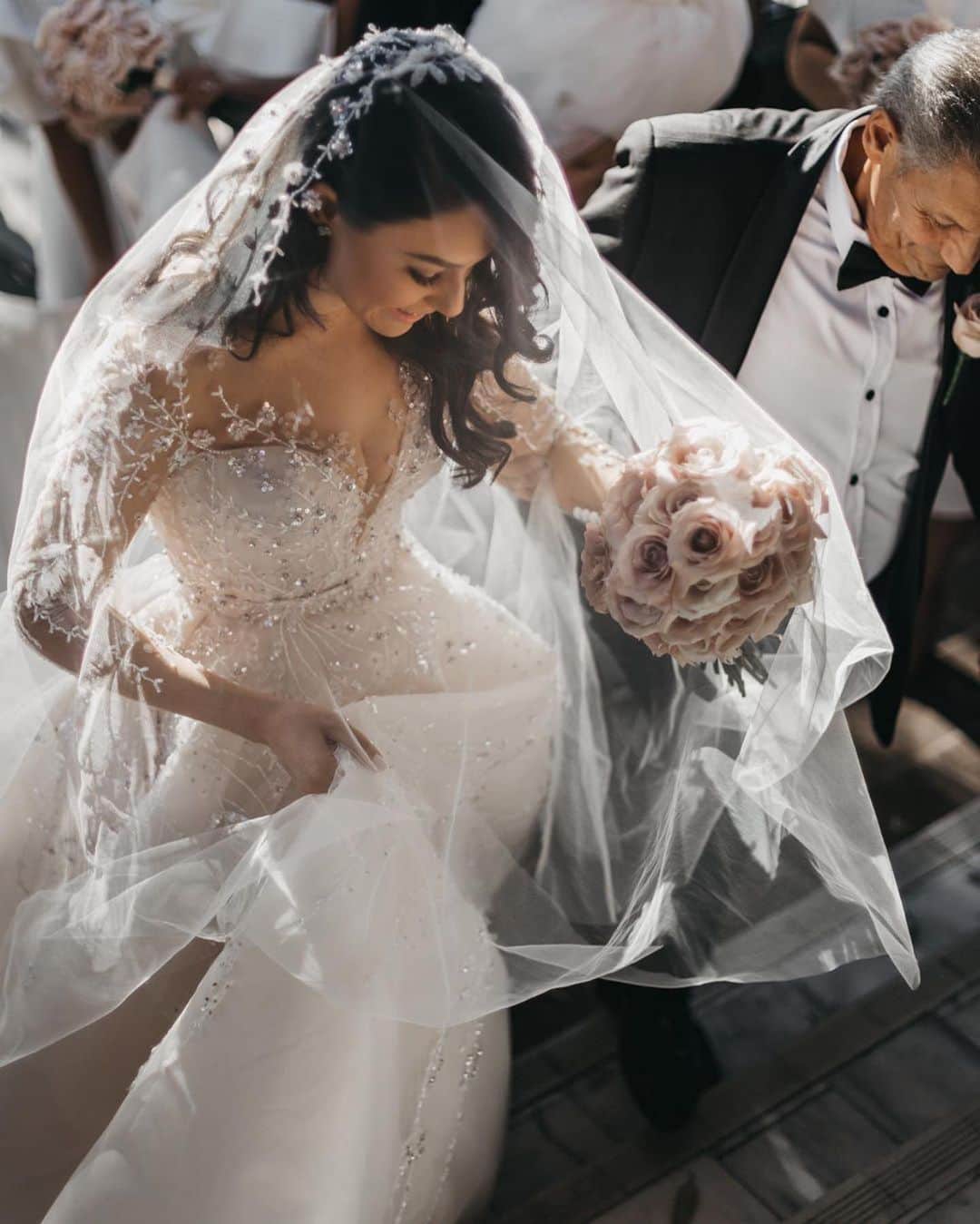 Steven Khalilさんのインスタグラム写真 - (Steven KhalilInstagram)「That moment! #stevenkhalilbride Sherrie arrives for her grand walk. #stevenkhalil @_framedphotography」6月19日 19時55分 - steven_khalil