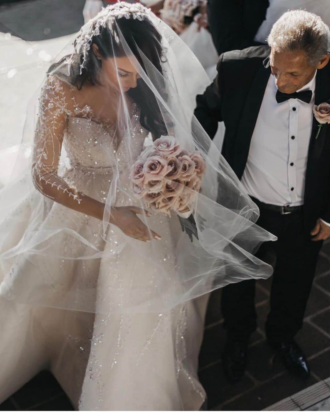 Steven Khalilさんのインスタグラム写真 - (Steven KhalilInstagram)「That moment! #stevenkhalilbride Sherrie arrives for her grand walk. #stevenkhalil @_framedphotography」6月19日 19時55分 - steven_khalil