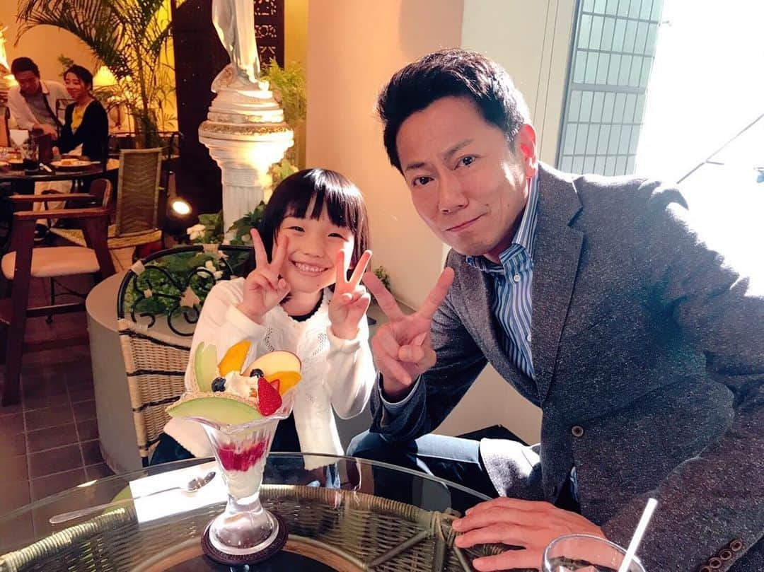 日本テレビ　ドラマ「白衣の戦士！」のインスタグラム：「‪🏥今夜放送‼️最終回🚑‬ 入院中の五十嵐(#東幹久)は、外出許可をもらい、娘・未央(#山崎莉里那)の学芸会を見に行くことに。。。 糖尿病の持病もあるのに隠れてお菓子を食べようとする五十嵐に、妻の彩(#広澤草)は困り果ててしまい… #白衣の戦士 #最終話 #今夜10時 #見てね #日テレ」
