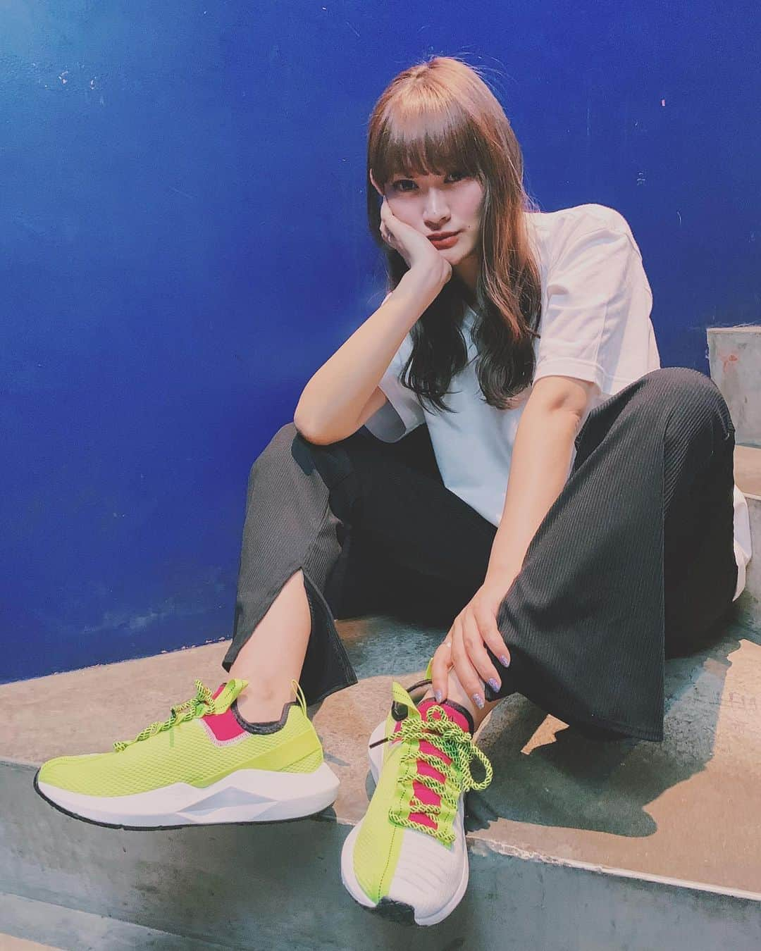 minan (lyrical school)さんのインスタグラム写真 - (minan (lyrical school)Instagram)「履きやすすぎるスニーカー👟👟﻿ 空飛べるかと思うくらいフィットするし包み込まれるし軽い・・・！何よりかわいい〜〜〜！ ﻿ #reebok﻿ #solefury #ソールフューリー﻿ #sneakers #スニーカー﻿ #ootd﻿ #私服」6月19日 19時56分 - _manybooks_