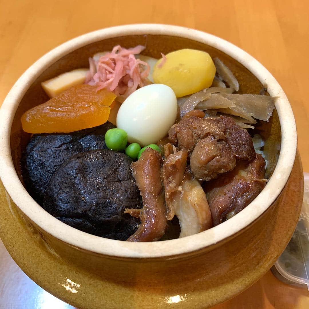 野間美由紀のインスタグラム：「久しぶりに食べたくなったので、今夜は峠の釜めし。軽井沢駅で買えます。」