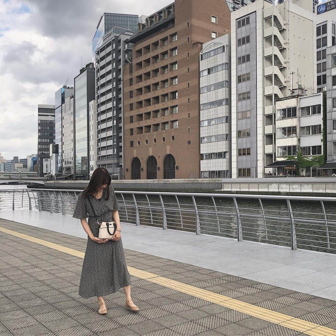 小澤楓さんのインスタグラム写真 - (小澤楓Instagram)「今回の大阪旅行はいつもと違って、 普通の大阪に住んでる人の休日感を味わってきました♡ . ちなみに着てるワンピースは @fray_id のものです♡ . . #大阪」6月19日 20時07分 - kaede_cyori
